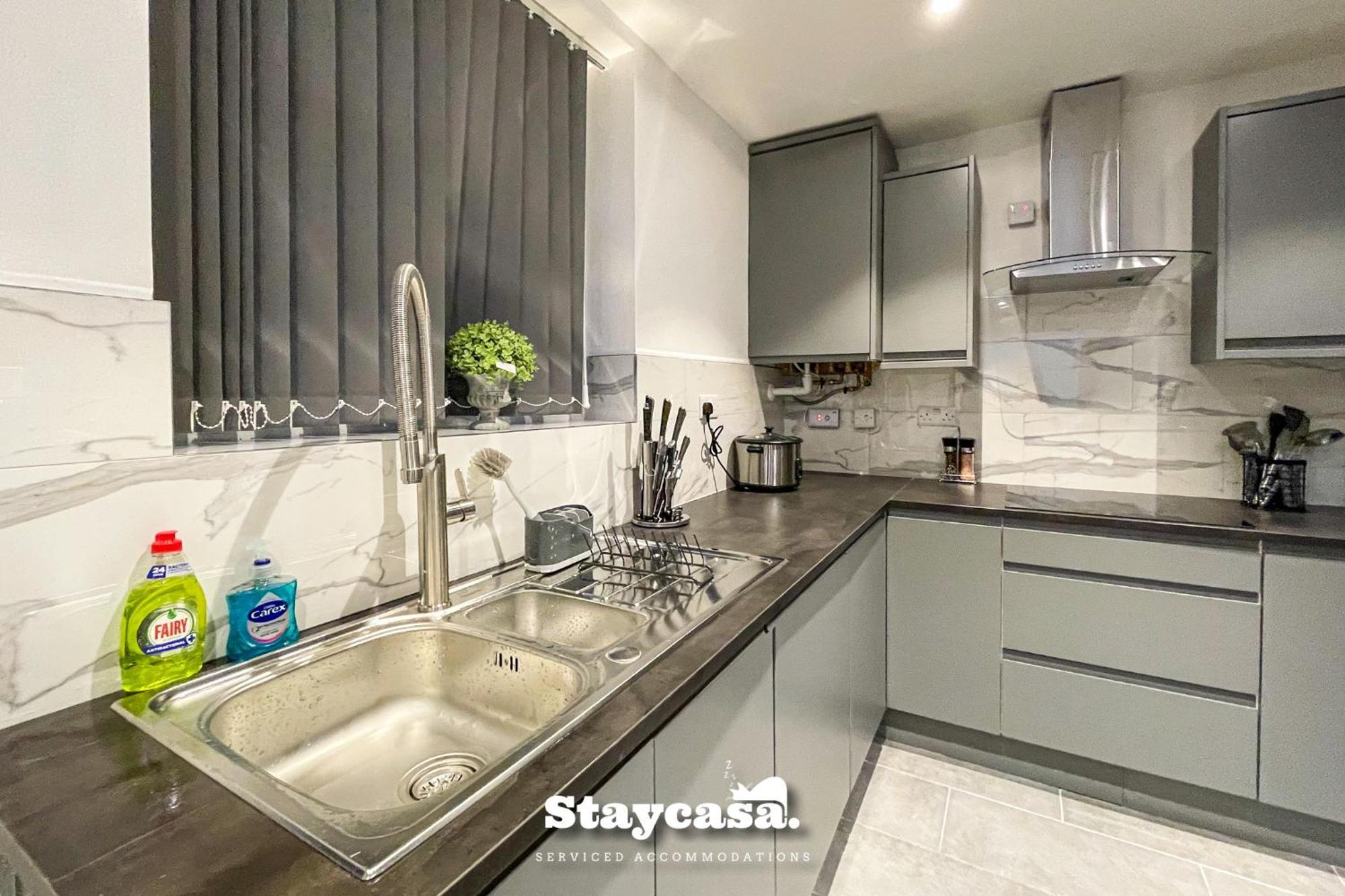 Princess Hideout 5Min To City With Street Parking Manchester Bagian luar foto